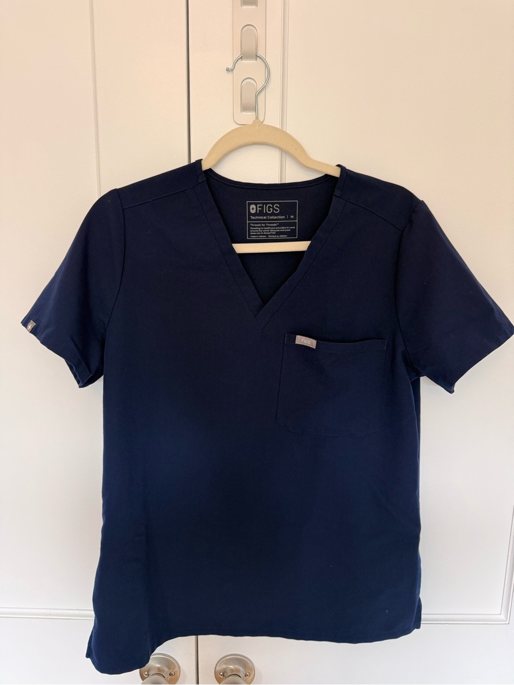 Figs Women’s Navy Short Sleeve V-Neck Scrub Top and Pants